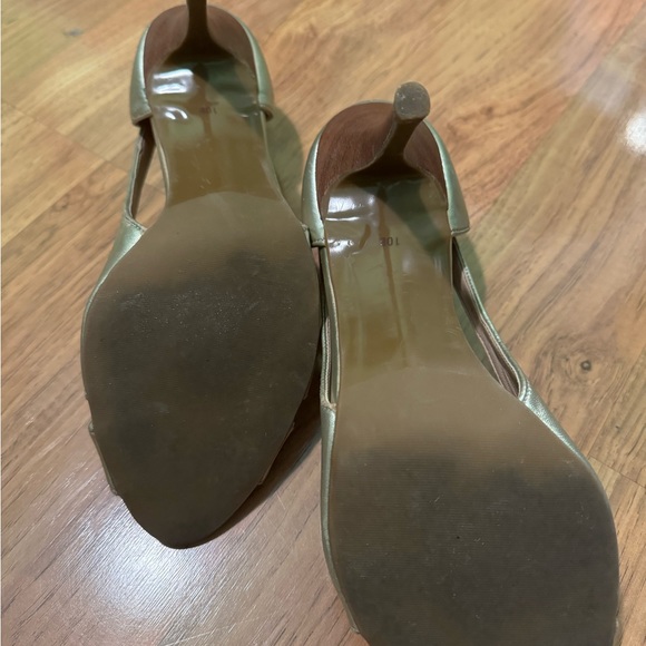 Talbots gold open toed shoe - Picture 2 of 2